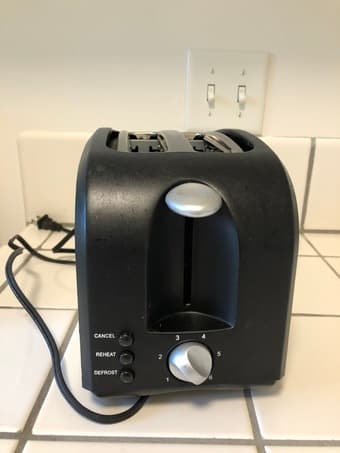 Moving Sale!  Cusimax 800W 2-slice Toaster 2