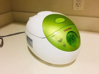 Moving Sale - hangers, cake pan, rice cooker, desk lamp, plates etc 2