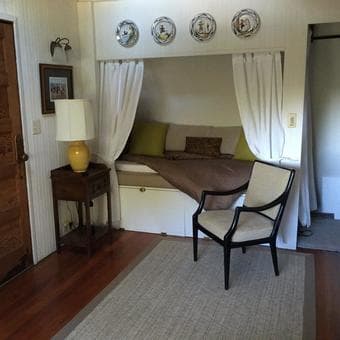 Woodside-Charming, rustic, furnished cottage, ten minutes from campus 2