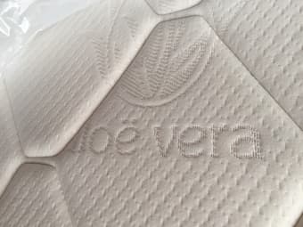 Comfortable Aloe Vera Memory Foam Queen Mattress -No pet and no smoker 2