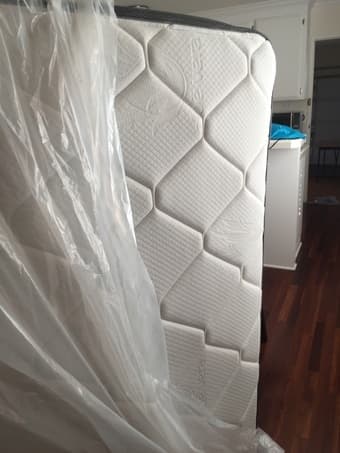 Comfortable Aloe Vera Memory Foam Queen Mattress -No pet and no smoker 3