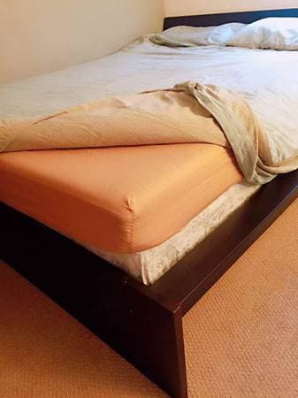 Bed frame and box Queen size: for FREE (mountain view) 2