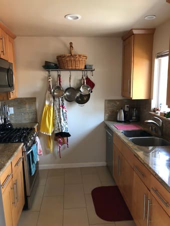 Room for rent in Mountain View Oct 1st 2