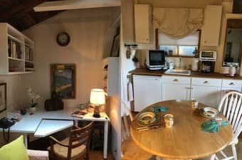 Awesome rustic, newly furnished cottage in Woodside, ten min to campus 2