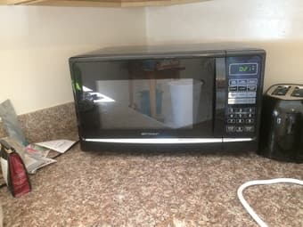 Emerson 1000W microwave 1