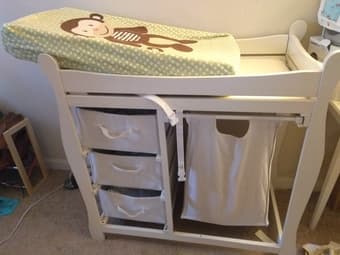 Changing Table with Hamper and 3 Baskets 1