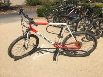 Specialized Hotrock mountain bike with U-Lock 1