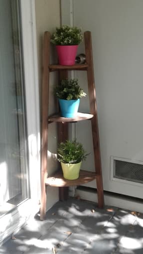 3 fun pots+fake plants 1