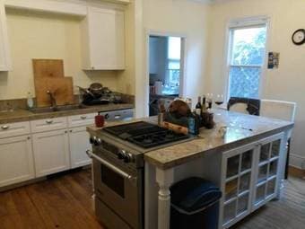 Private room close to Stanford and University ave 1