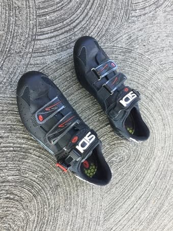 Specialized Allez Road Bike (ridden < 10 times) + Sidi Shoes 2