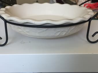 Ceramic pie pan and cooling rack 1
