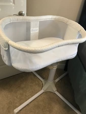 Halo Bassinet nearly brand new 3