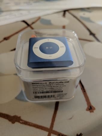 Apple iPod Shuffle 2GB Blue (4th Generation, 2015 Model) MKME2LL/A 1