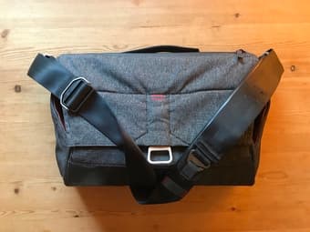 Peak Design Everyday Messenger Bag 15" Charcoal [Excellent Condition] 3