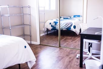 Spacious modern furnished room 5 minutes drive from Stanford. 2