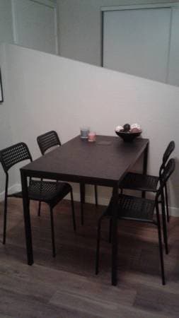 Table+ 4 chairs 2