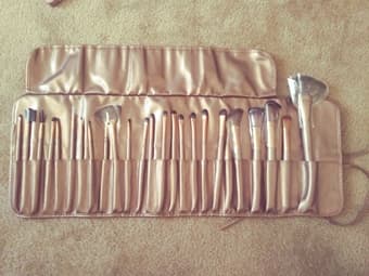 Urban Decay Brushes & necklace 2