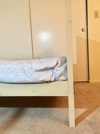 Twin bed (Frame+mattress) in excellent conditions 3