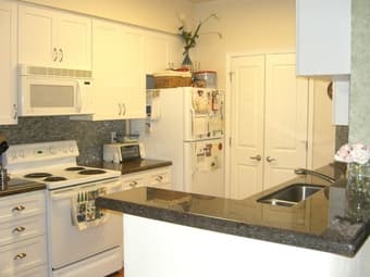 COMFORTABLE FURNISHED 2BR/2BA CONDO, 5 MINUTES FROM DOWNTOWN! 2