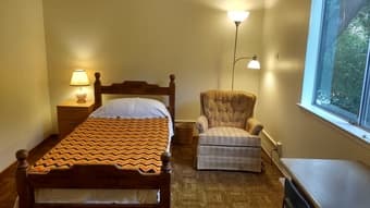 $1,220 private, carpeted 15' X 10’+ bedroom in palo alto 1