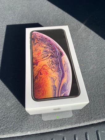 Sealed iPhone XS max 64gb gold unlocked 1