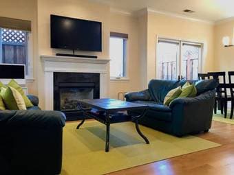 Just reduced! Dark Green Leather Sofa Set in Menlo Park 1