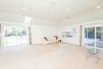 Sublet room in beautiful 1 acre estate available around October 3
