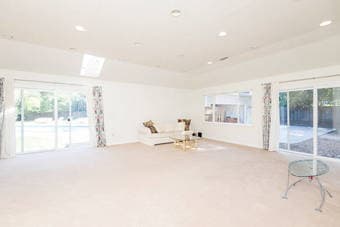 Sublet room in beautiful 1 acre estate available around November 3
