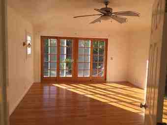 Offering a cozy sunny bedroom in large shared house 2