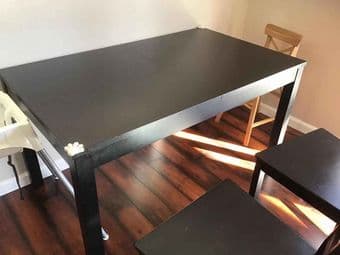 Extendable dining table+two chairs 1