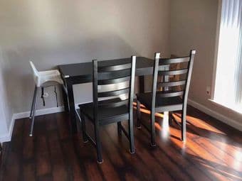 Extendable dining table+two chairs 2