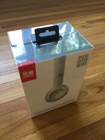 Beats Solo3 Wireless Silver Completely New Unopened with Plastic Seal 2