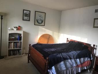 Temp room Private bath. 8Dec-1Jan. Females. 12 mins bike to campus 3