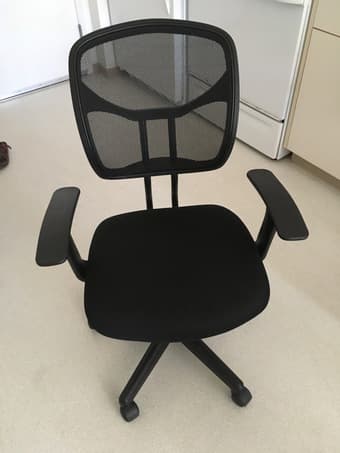 Black swivel office chair with armrests 2