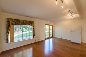 Awesome room in an awesome house with awesome housemates! 3