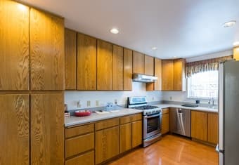 House that is perfect for a professional, grad student, or fellow! 3