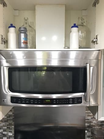 Over the range microwave + vent 1