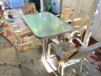 Glass patio table + 6 aluminum chairs 1