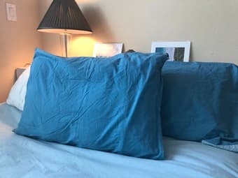 Queen Down Comforter+ Linen Sets+Pillow+Travel Pillow 2
