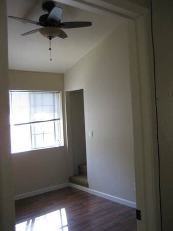 Room + Half Bath in Mountain View Townhouse 3