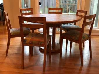 Wood dinning table + 6 chairs 1