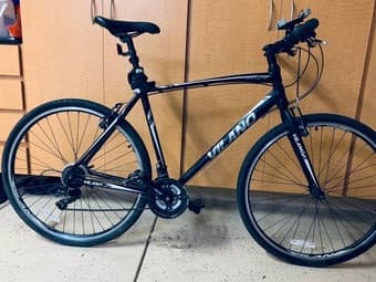 ALMOST NEW BIKE + LOCK + HELMET + PHONE MOUNT 1
