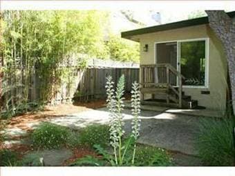 Private room in lovely remodeled SFH Upper College Terrace 3