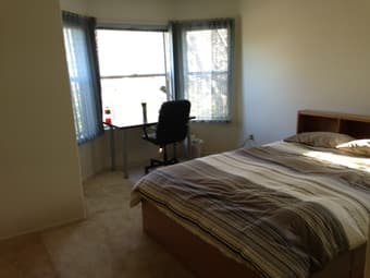 Large Bedroom w/Bay Windows in Townhouse 3