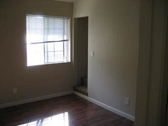 Room w/bed + Half Bath in Mountain View Townhouse 1