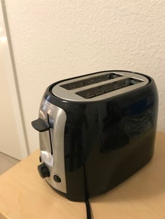 Black + Decker 2-Slice Slot Toaster 2