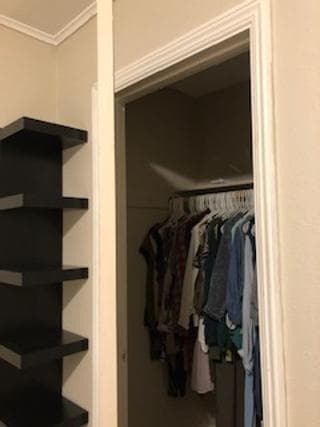 Private Room available in EPA House! 2