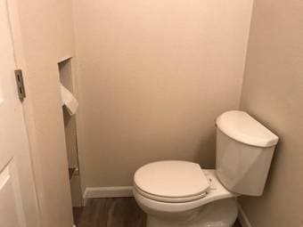 $1400 / 135ft2 - New Remodeled Studio private Entry and bath and show 2