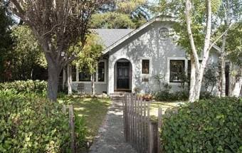 Private room with shared bathroom (2BD,1BTH) near Cal Ave train 2