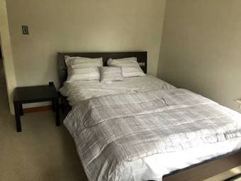 Private room with shared bathroom (2BD,1BTH) near Cal Ave train 3